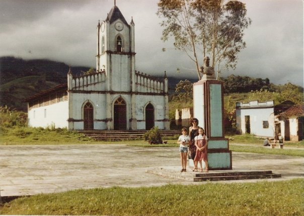 IGLESIA Y PLAZA SUCRE