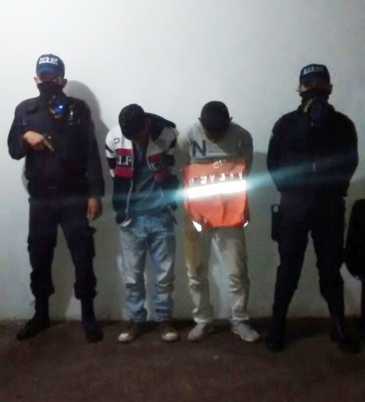 Los dos delincuentes fueron capturados con las llaves del vehículo