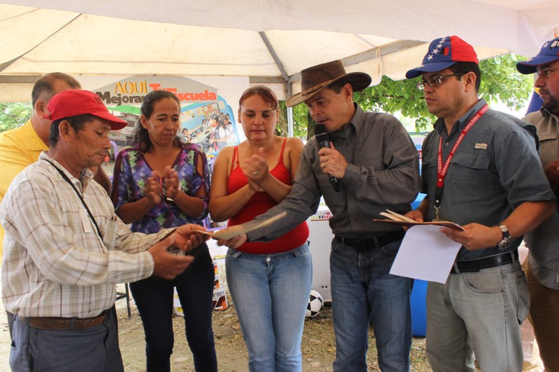 programa del gobernador piñall (270)