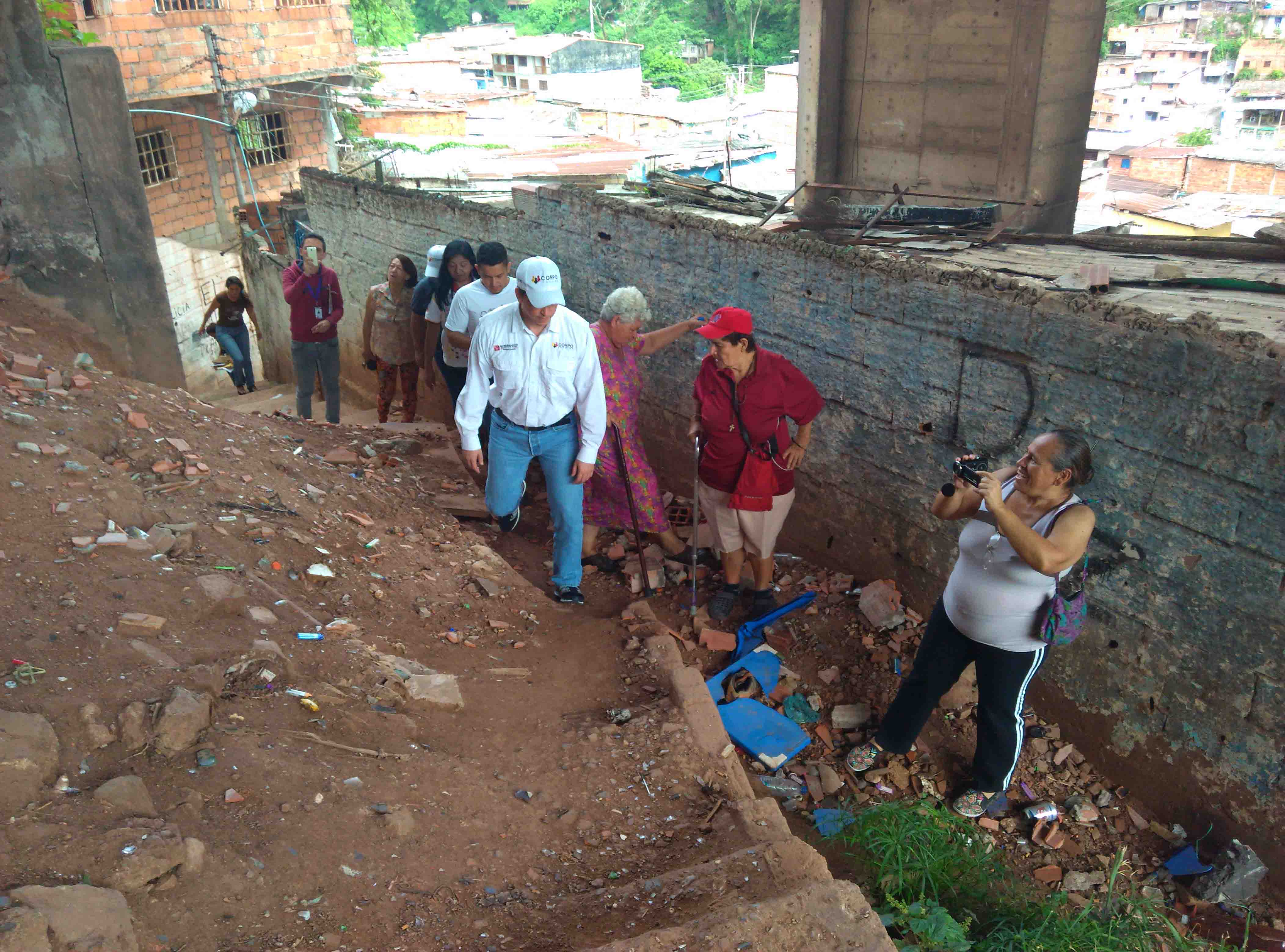 Inspección del Barrio 8 de Diciembre junto a la comunidad (1)