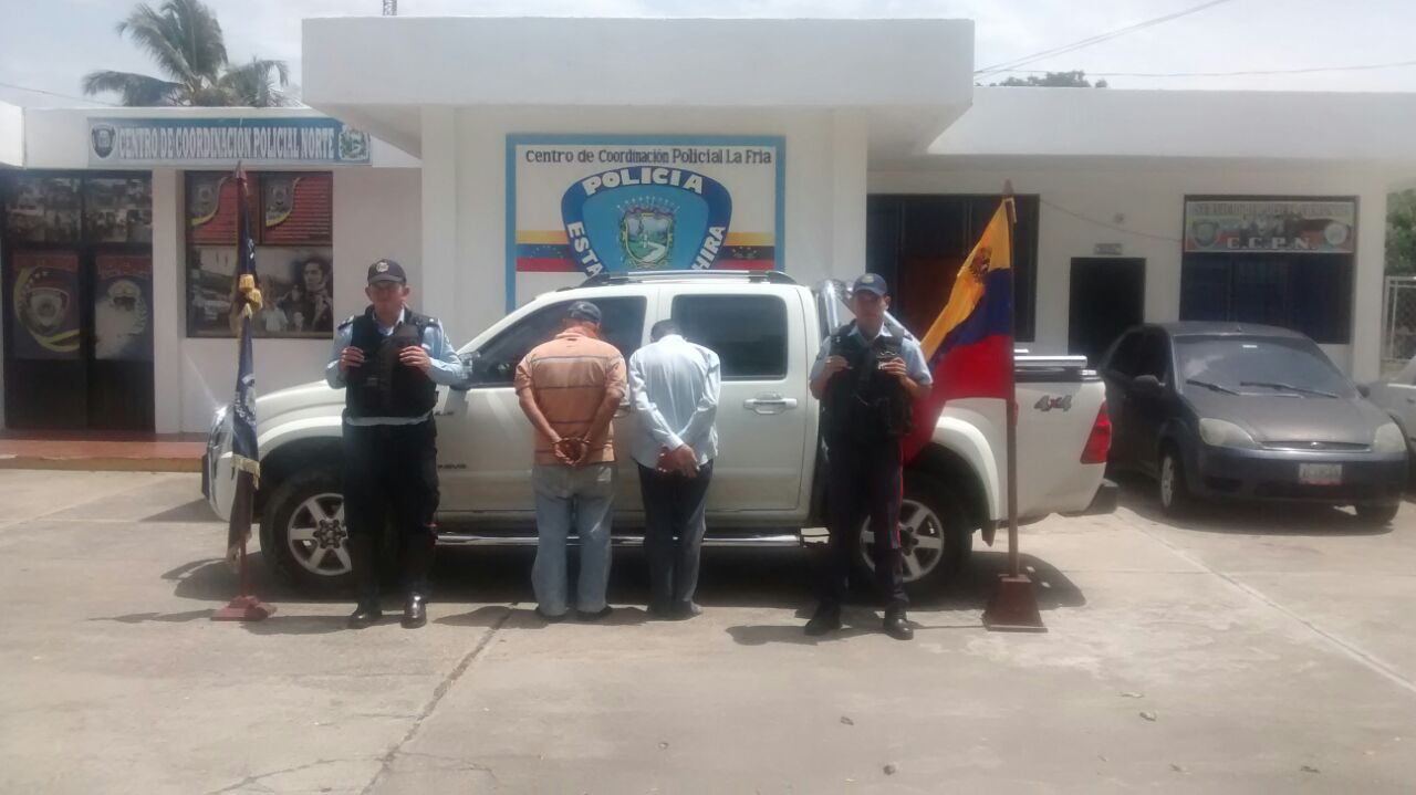 Los dos delincuentes fueron detenidos cuando pretendían llevar el vehículo robado a Colombia
