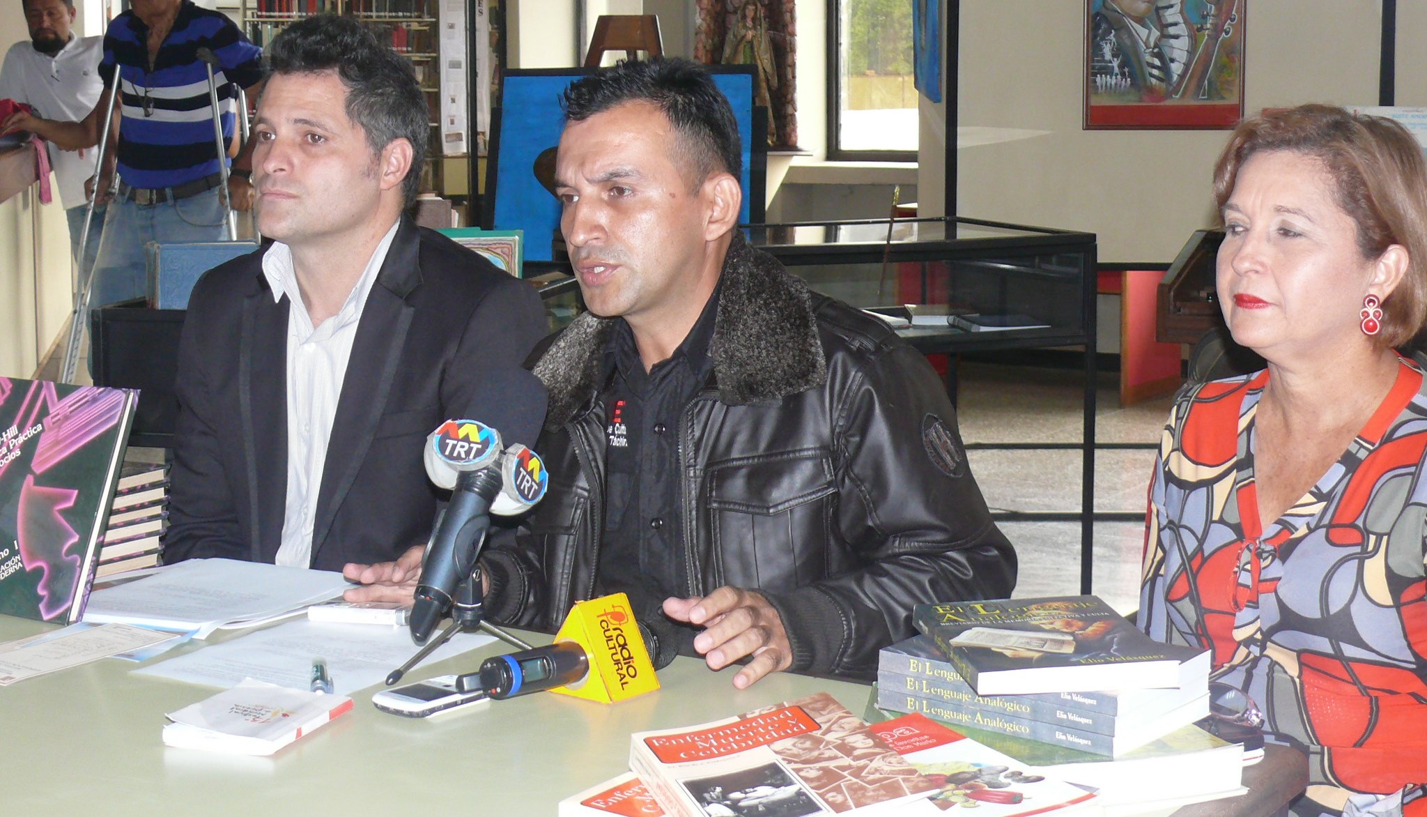 RUEDA DE PRENSA bIBLIOTECA