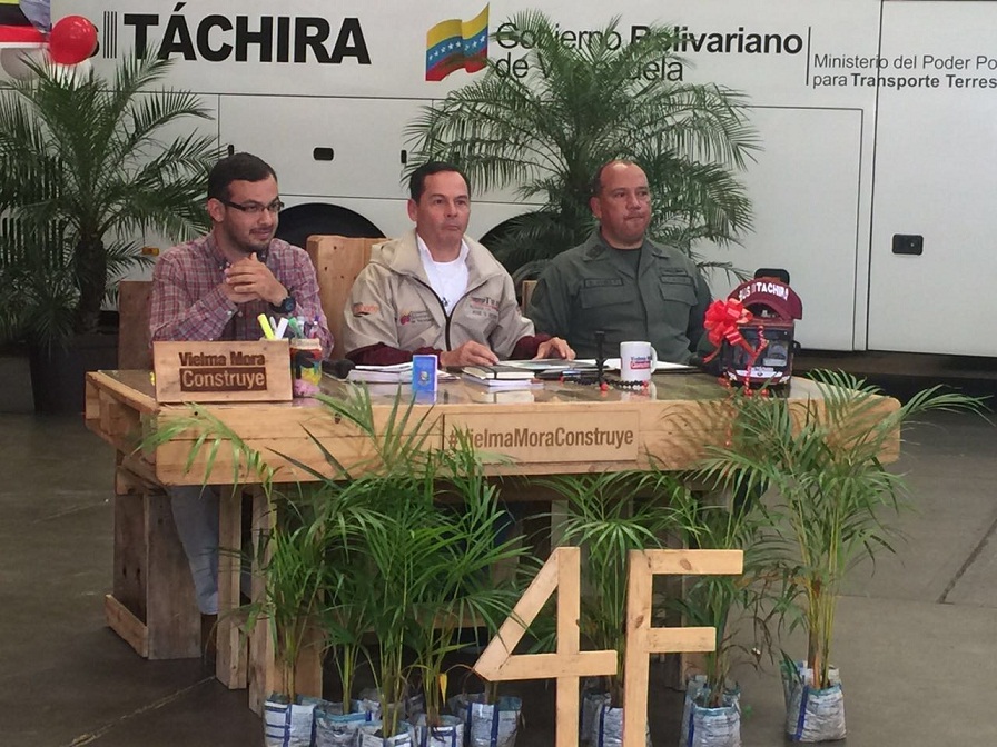 Gobernador Vielma Mora junto al director de política denunciaron planes de violencia de la derecha