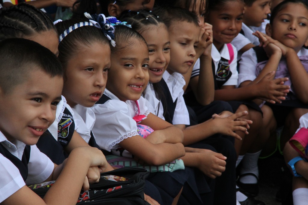 entrega bolsos escolares, Municipio Torbes (11)