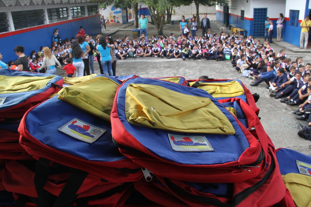 entrega bolsos escolares, Municipio Torbes (8)