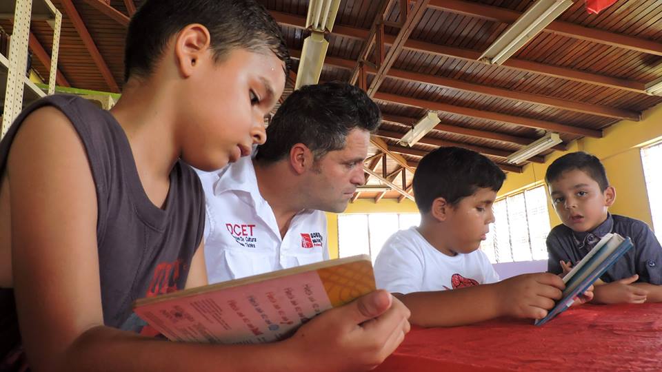 Luego del festival, Duque compartió con algunos de los 62 niños que participaron en el festival