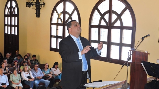 El maestro Leoncio Ontiveros, director encargado de la Orquesta Típica del Táchira.