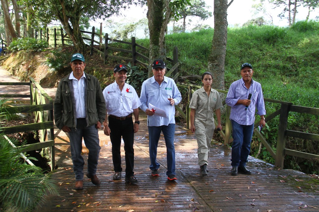 Entrega créditos Ministerio de agricultura y tierras (29) (1)