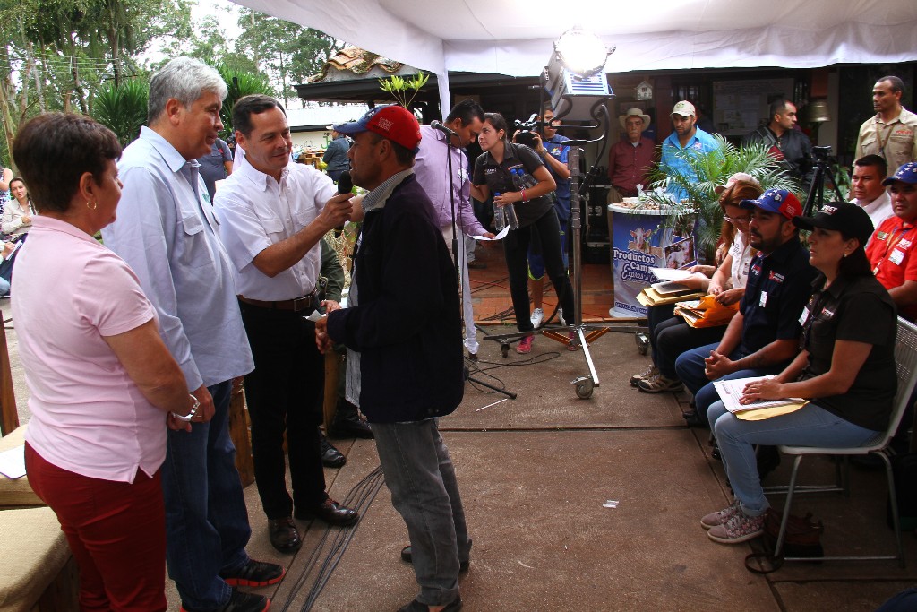 Entrega créditos Ministerio de agricultura y tierras (5) (1)