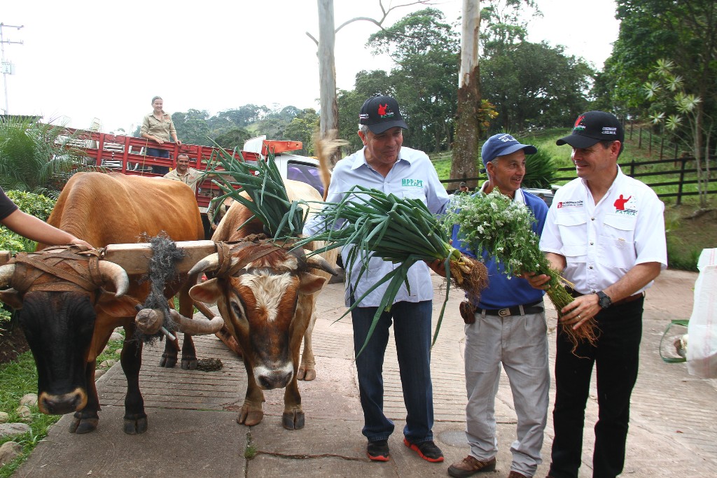 Entrega créditos Ministerio de agricultura y tierras (66)