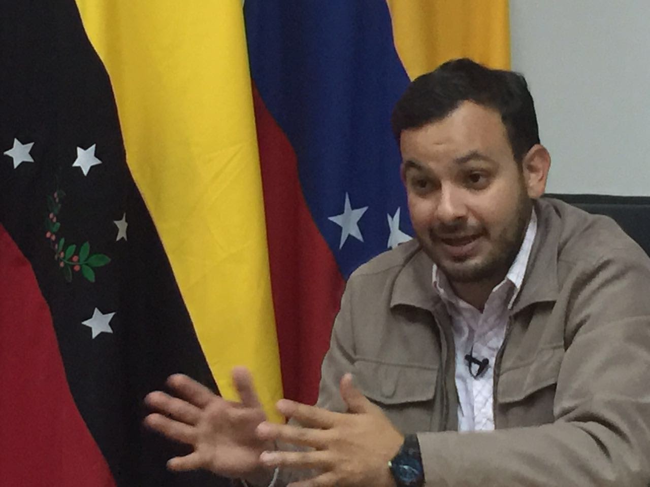 Luís Díaz Director de Política: estamos aquí para servir al público