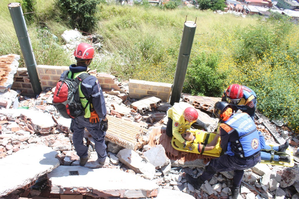 Simulacro Proteccion Civil  (24)