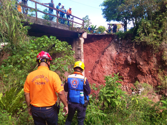 Inspección realizada en el Puente del sector la García.