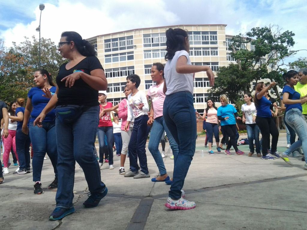 Bailoterapia contra la Violencia de la Mujer (8)