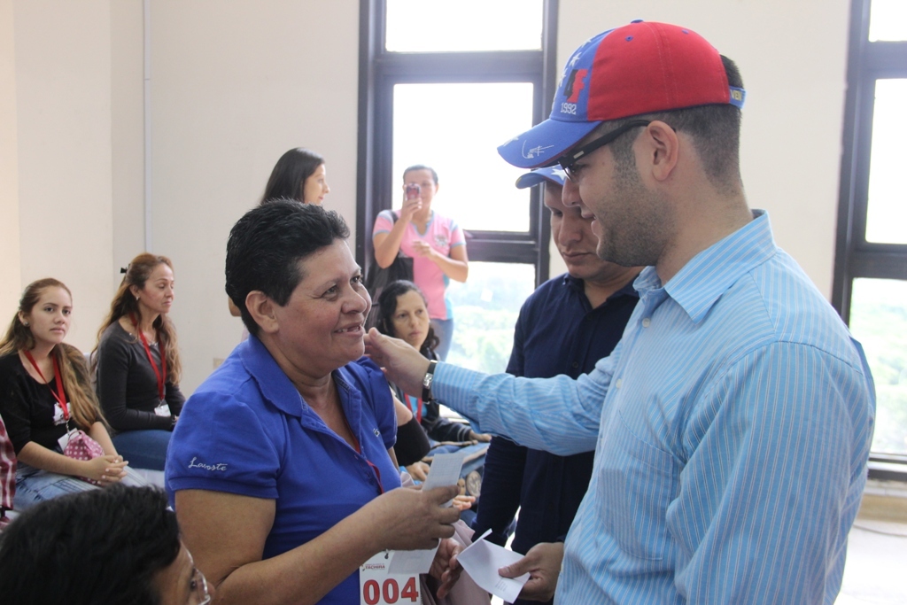 Entrega Ayudas Despacho (21)