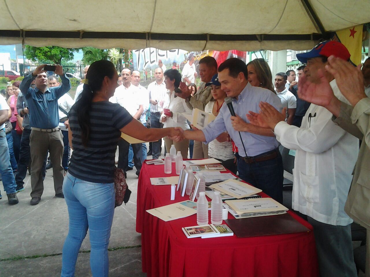 entrega de tierras Inti (11)