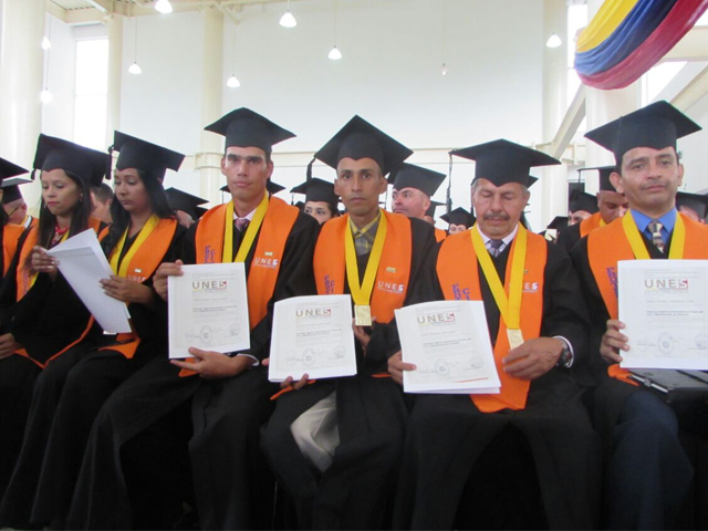 Funcionarios que recibieron el título de TSU.