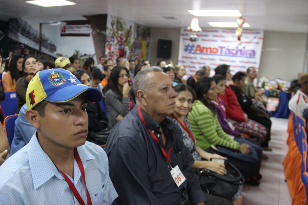 Entrega de Ayudas Despacho del Gobernador (1)