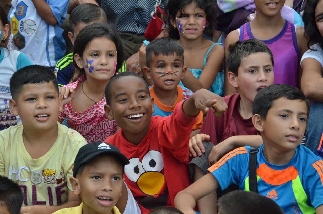 Entrega de regalos en Las Cruces (12)