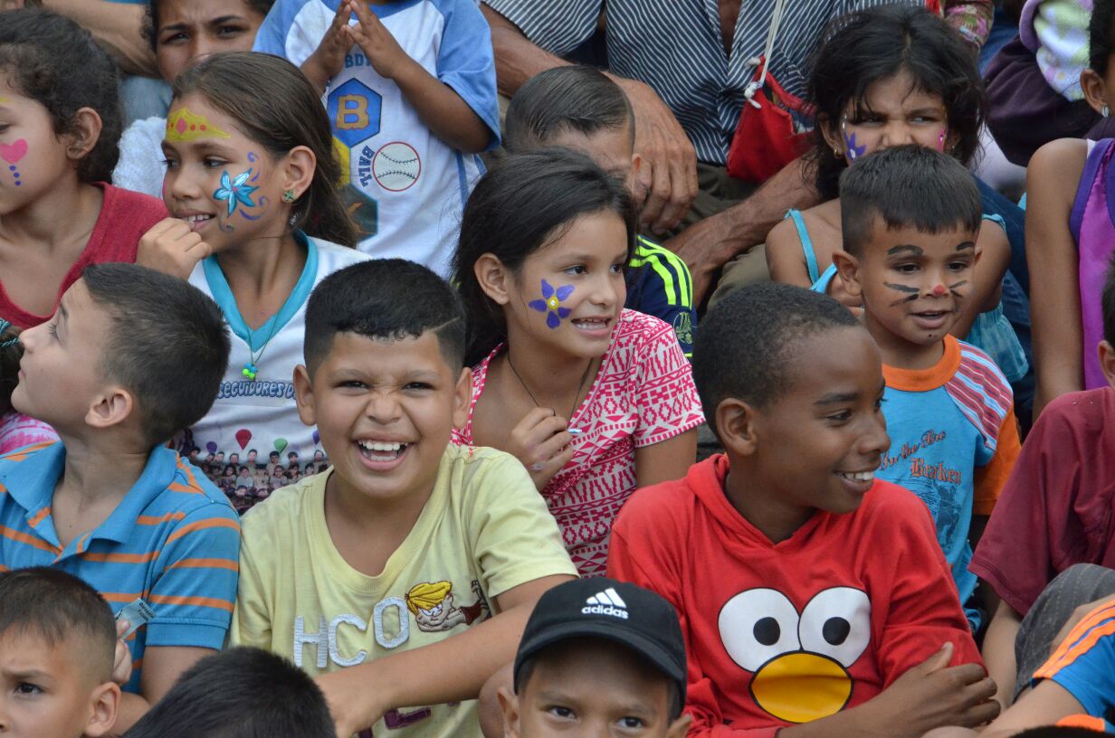 Entrega de regalos en Las Cruces (3)