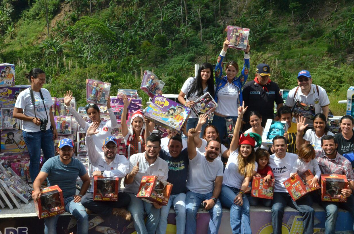 Entrega de regalos en Las Cruces (4)