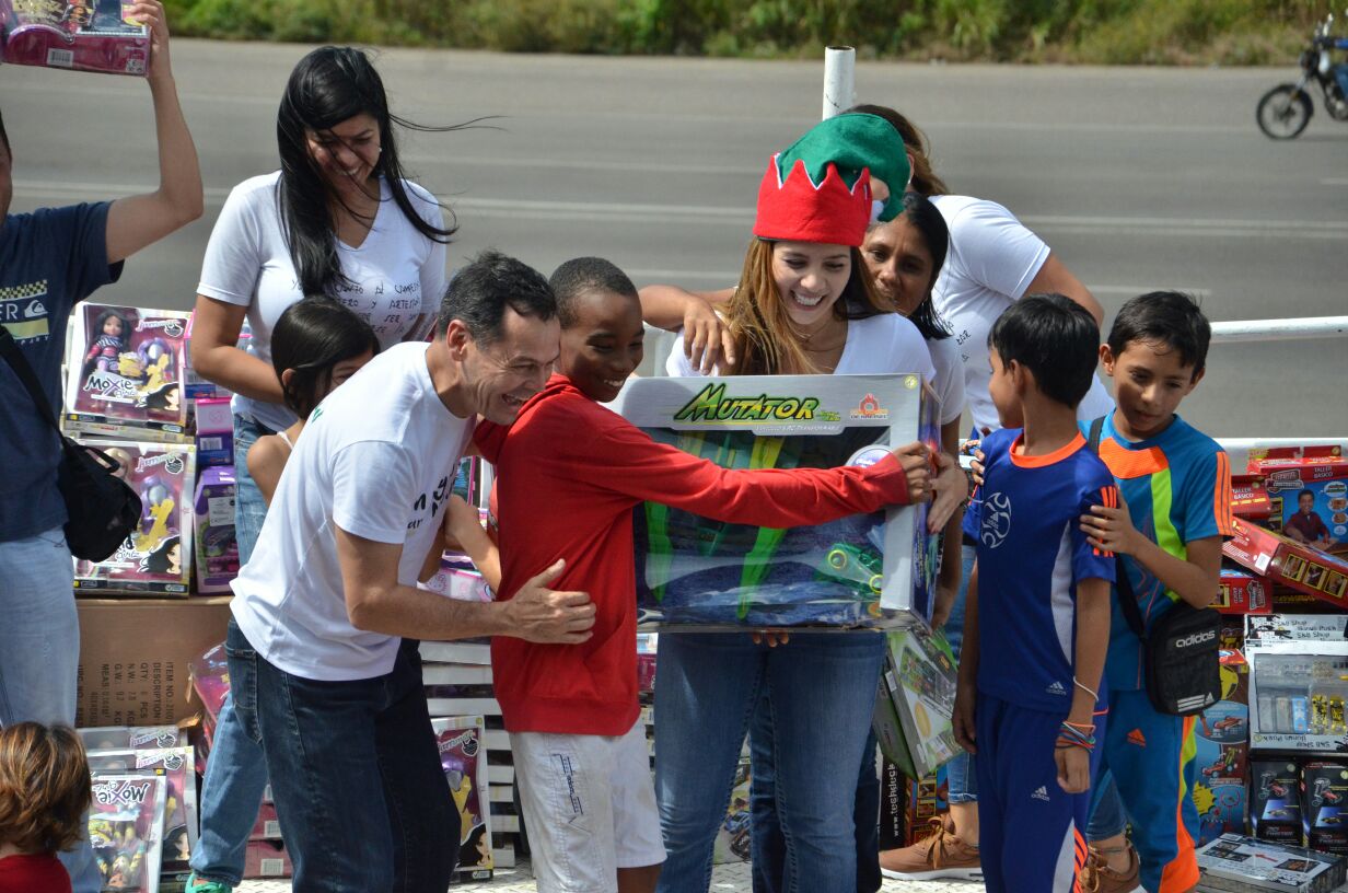 Entrega de regalos en Las Cruces (7)