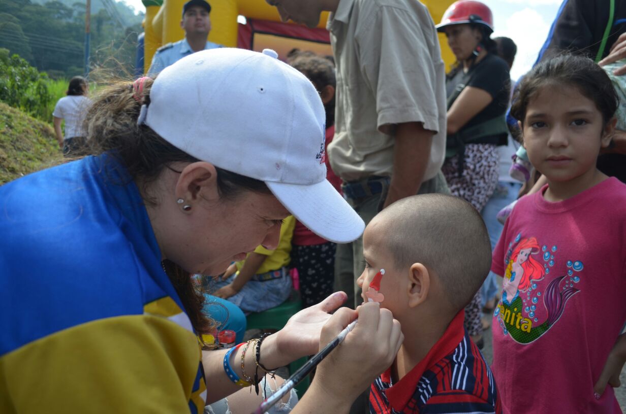 Entrega de regalos en Las Cruces (8)