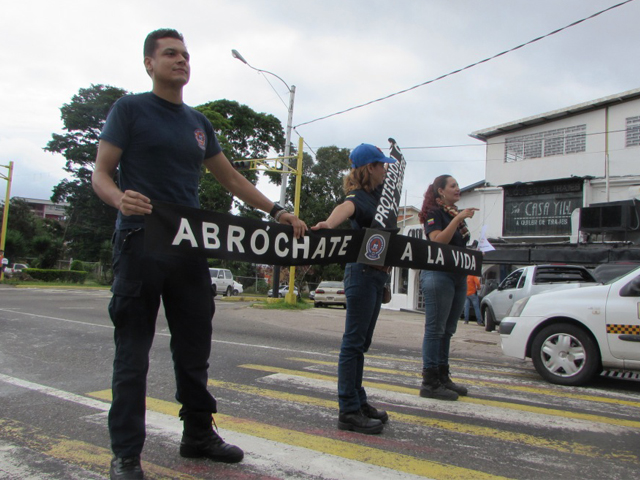Parte del despliegue del Día Internacional del Uso del Cinturón de Seguridad.