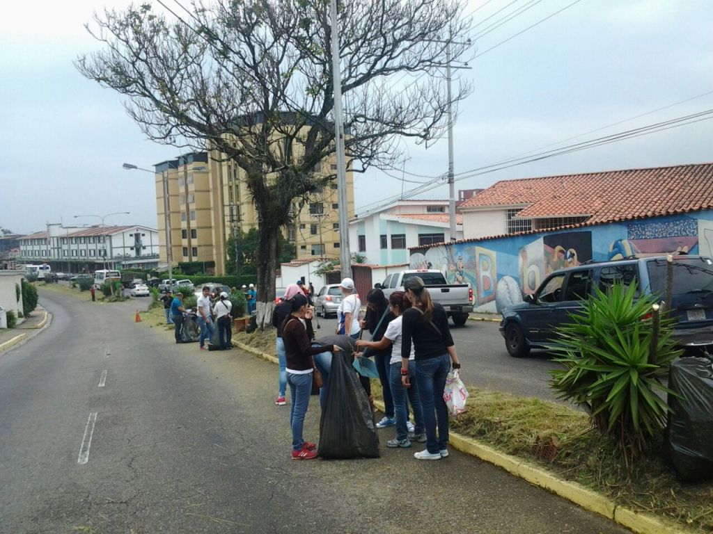 jornada limpieza Av. Ferrero Tamayo (12)