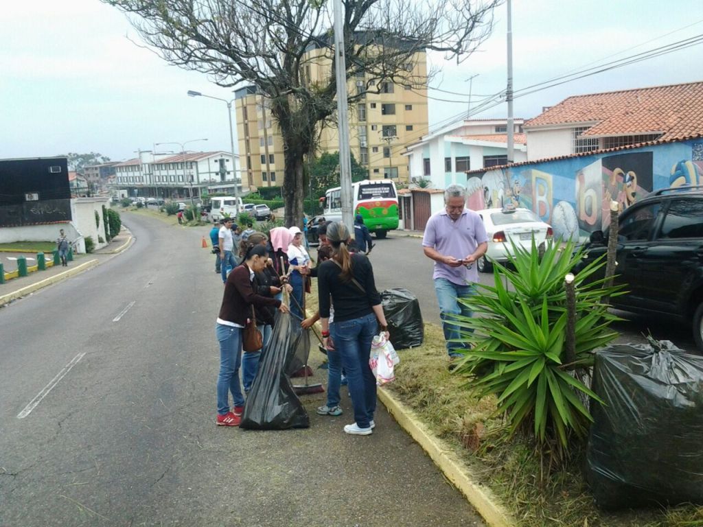 jornada limpieza Av. Ferrero Tamayo (15)