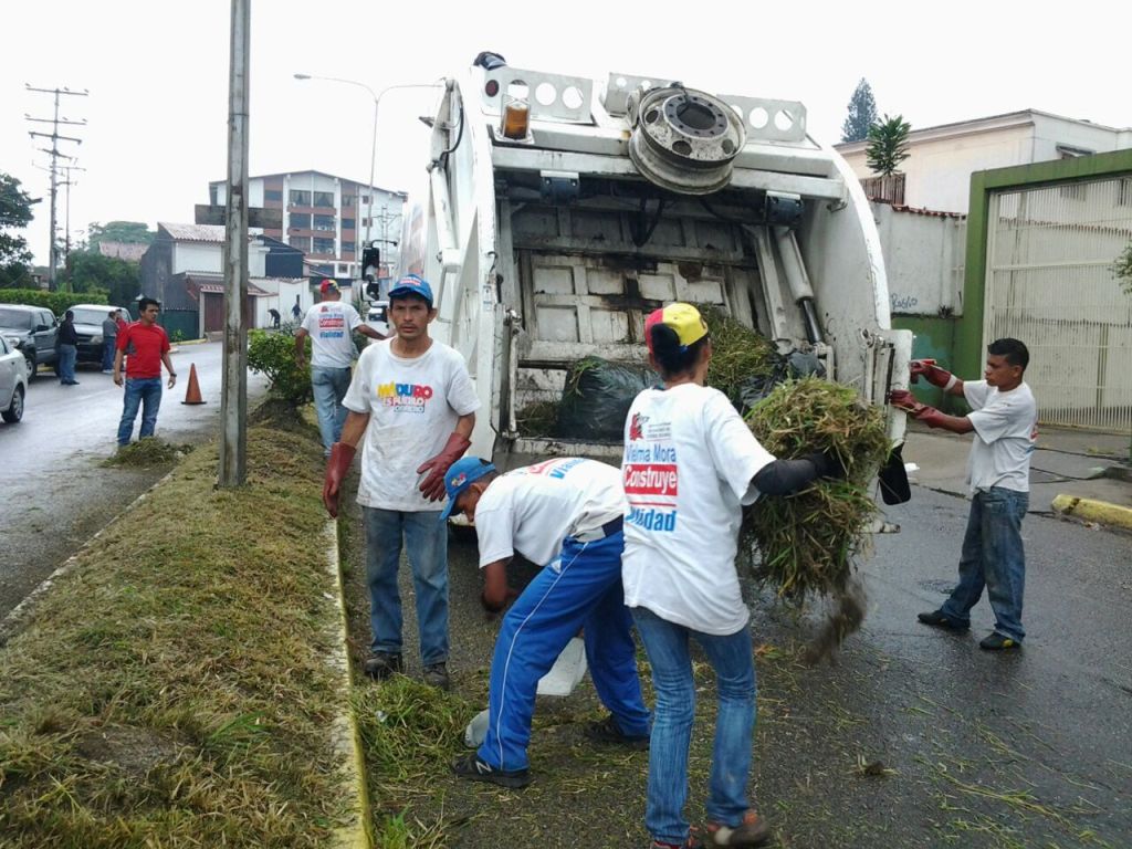 jornada limpieza Av. Ferrero Tamayo (2) - copia