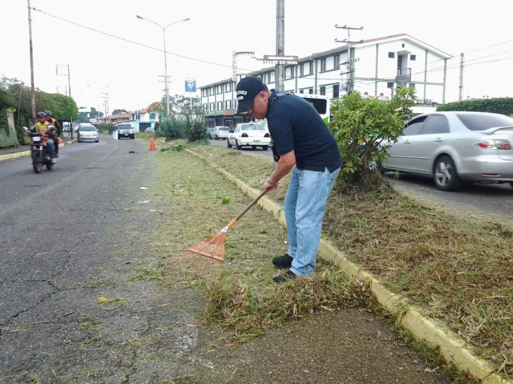 jornada limpieza Av. Ferrero Tamayo (6)