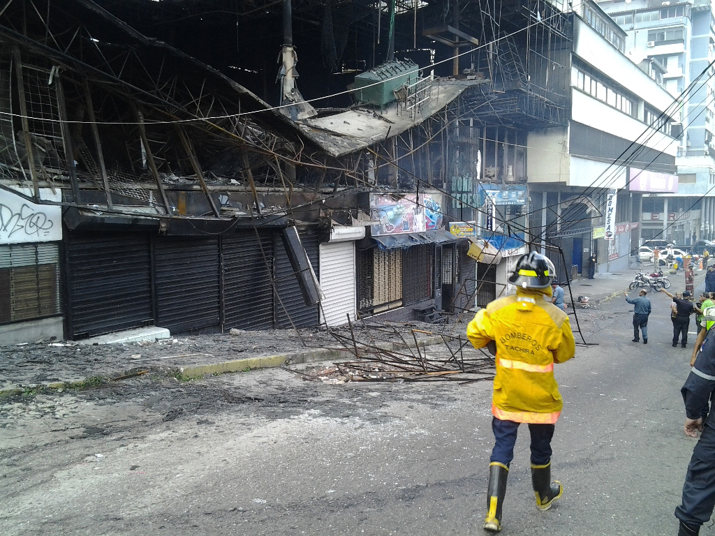 Incendio centro comercial (6)