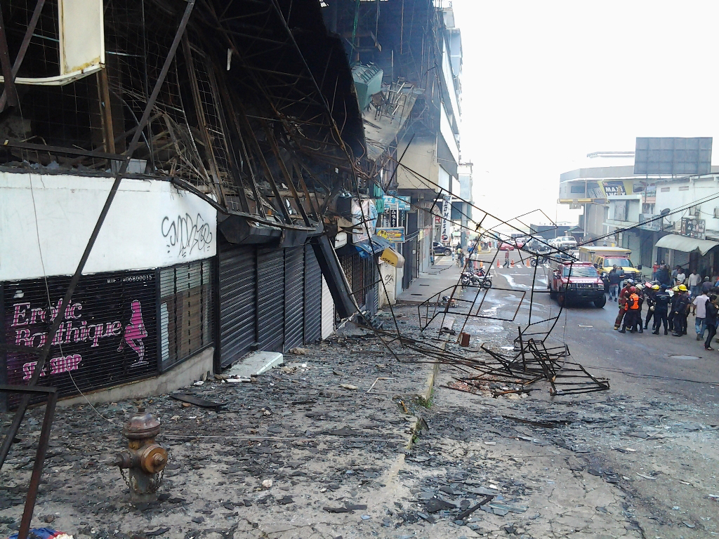 Incendio centro comercial (9)