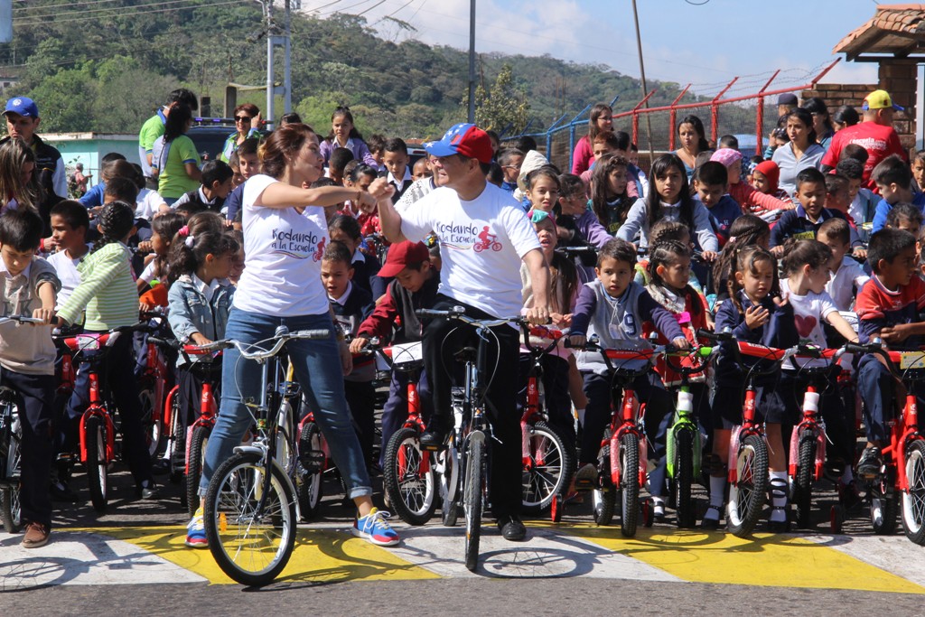 entrega bicicletas, escuela La Curiacha, Lobatera (102)