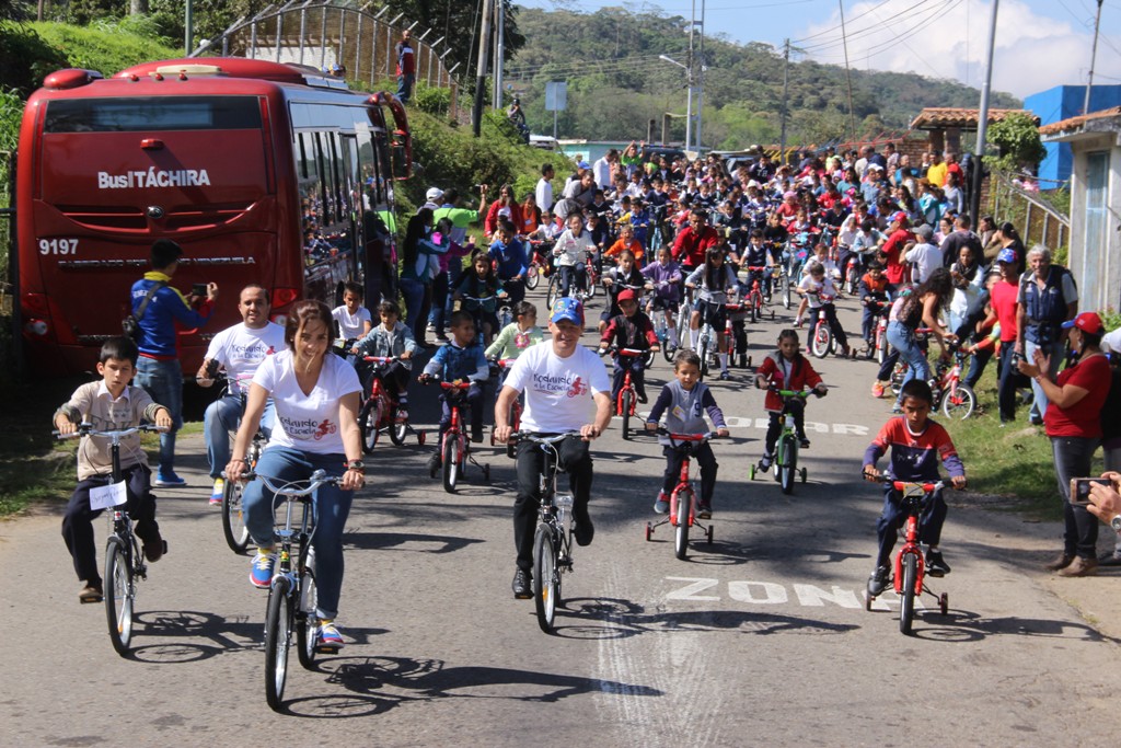 entrega bicicletas, escuela La Curiacha, Lobatera (105)