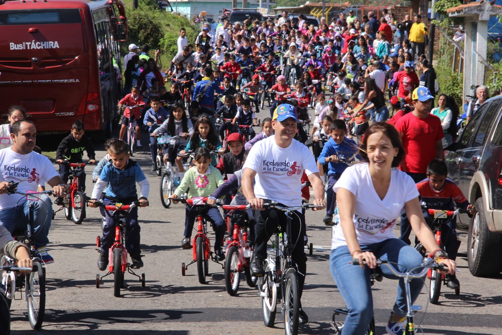 entrega bicicletas, escuela La Curiacha, Lobatera (109)