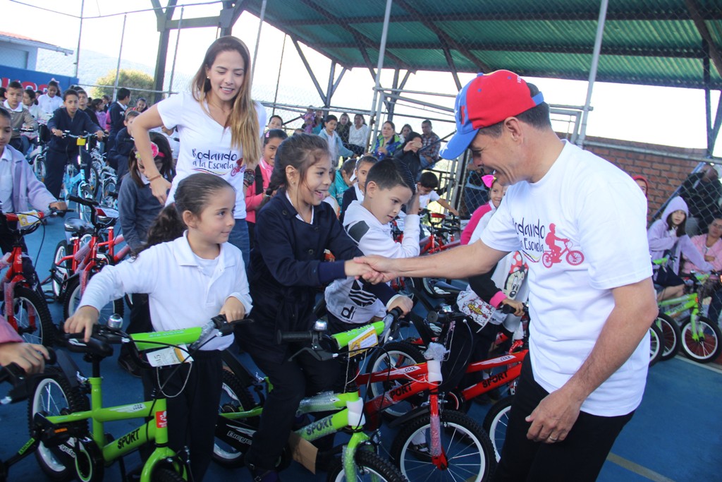 entrega bicicletas, escuela La Curiacha, Lobatera (69)