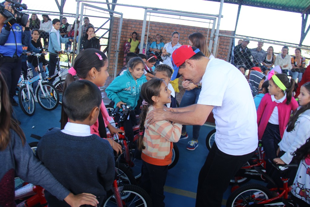 entrega bicicletas, escuela La Curiacha, Lobatera (77)