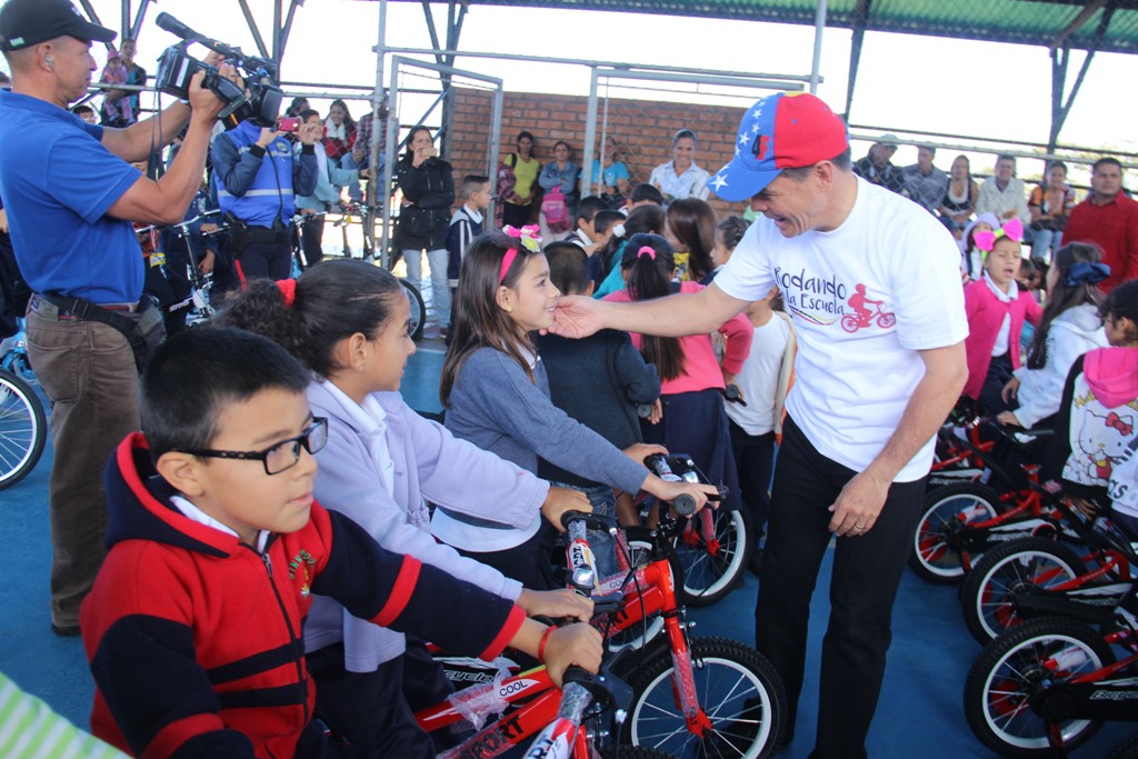 entrega bicicletas, escuela La Curiacha, Lobatera (79)