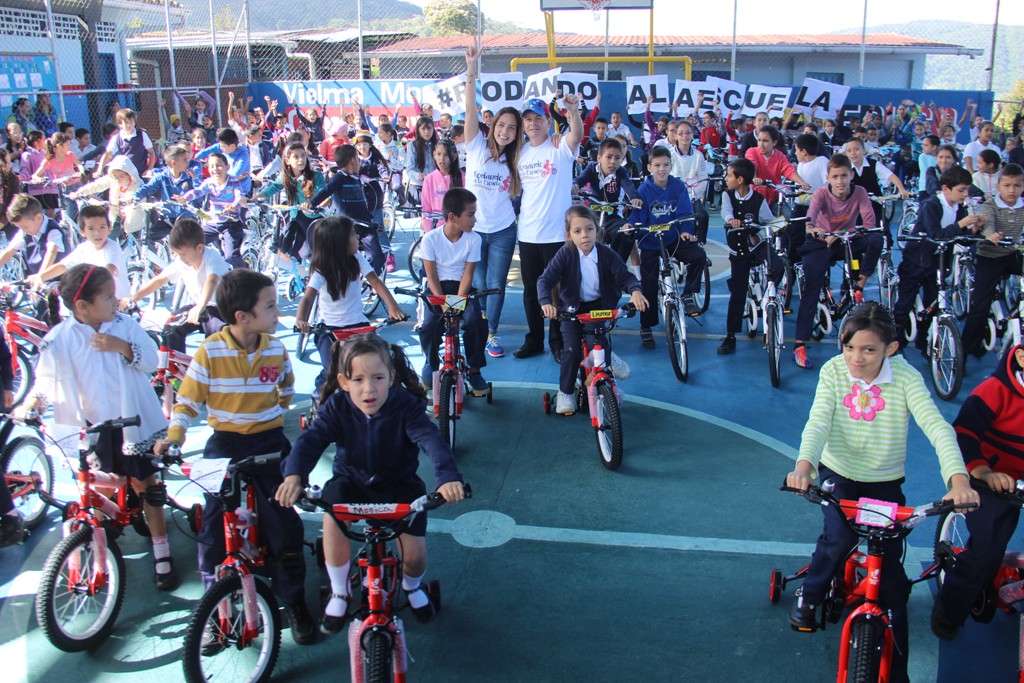 entrega bicicletas, escuela La Curiacha, Lobatera (89)