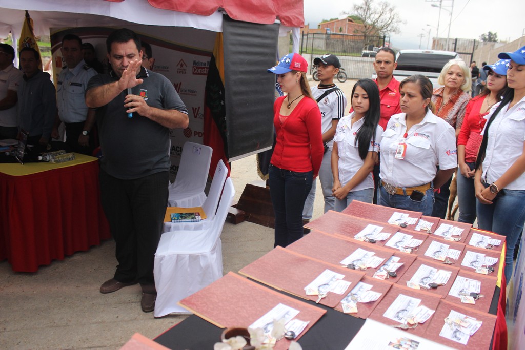 Entrega titularidad de vivienda policias, guasimos  (29)