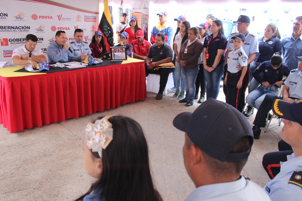 Entrega titularidad de vivienda policias, guasimos  (36)