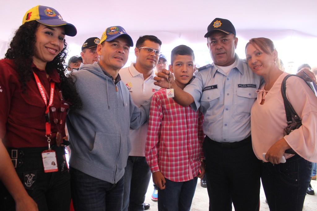 Entrega titularidad de vivienda policias, guasimos  (48)