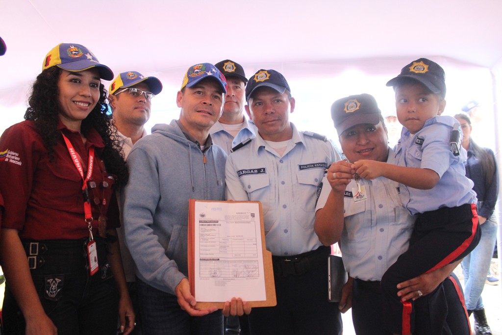 Entrega titularidad de vivienda policias, guasimos  (49)