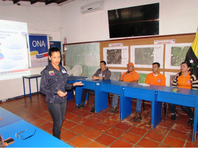 Charla dictada por el personal de la ONA.