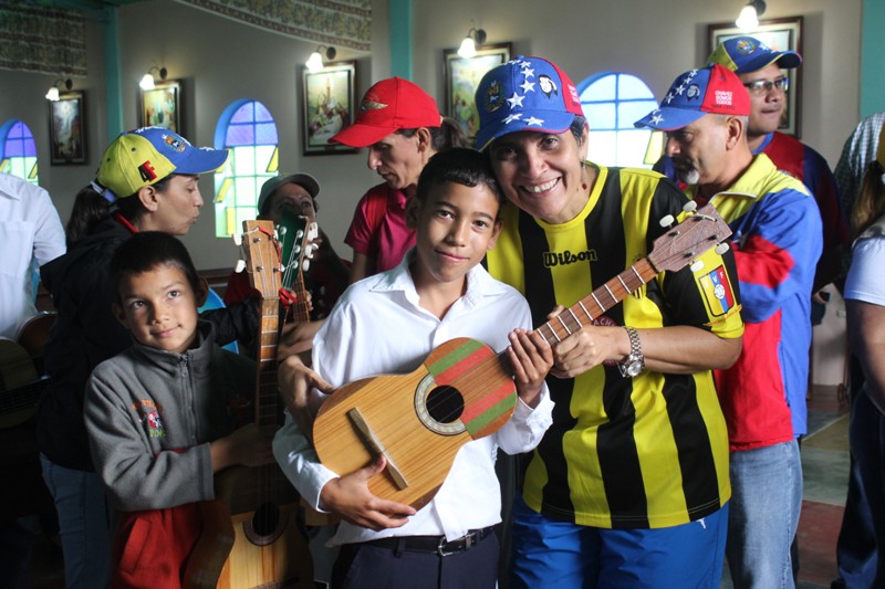 entrega instrumentos llano grande (17)