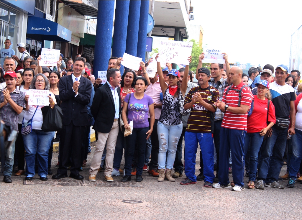 Entrega de documento a Defensoria del Pueblo Actos de Terrorismo (1)