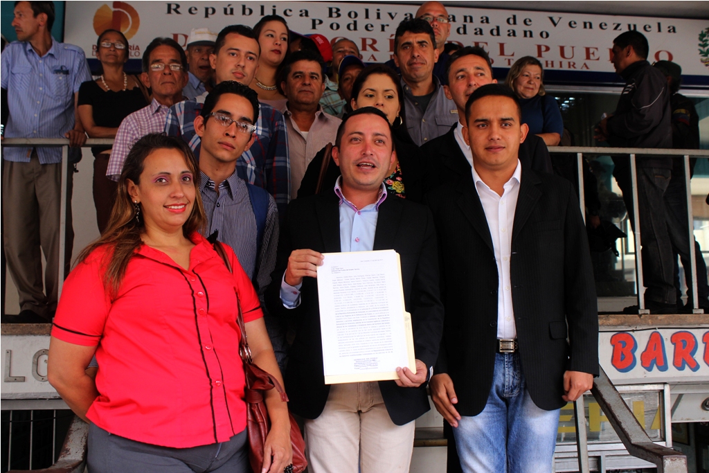 Entrega de documento a Defensoria del Pueblo Actos de Terrorismo (15)