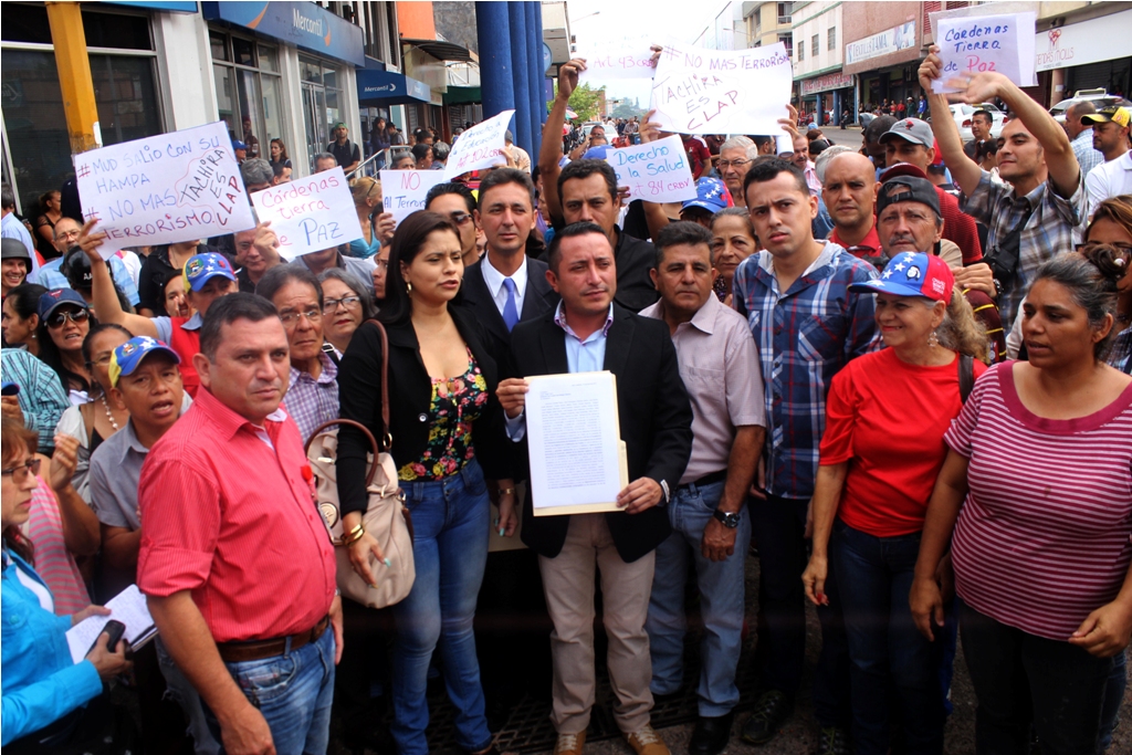 Entrega de documento a Defensoria del Pueblo Actos de Terrorismo (4)